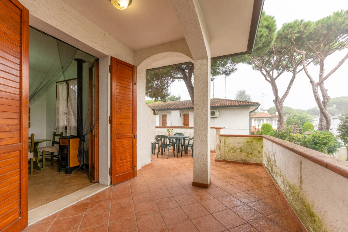 Lido di Spina villa indipendente, al primo piano con grande terrazza e giardino