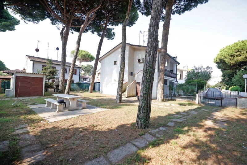 Lido degli Estensi: villetta con ampio giardino privato